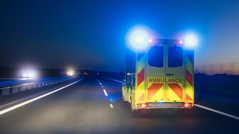Nešťastná smrt ženy v Plzni budí emoce: Sanitka jela jinam, záchranáři mluví o chybě rodiny