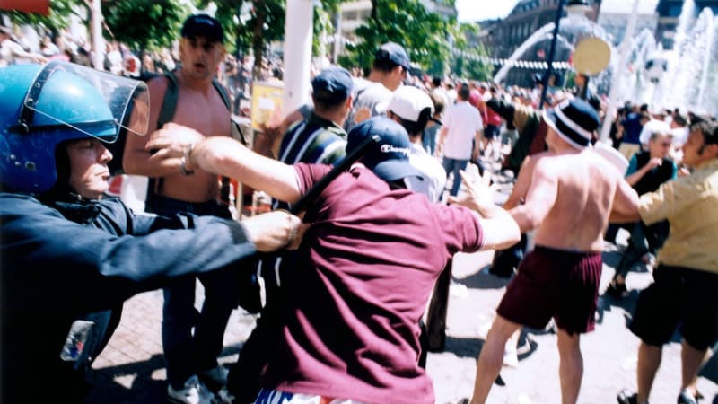Fotbalového fanouška ukopali a umlátili k smrti. Brutální útok v Polsku zachytily kamery